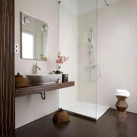 Luxury Paulay Street Apartment