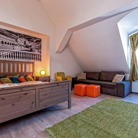 Luxury Paulay Street Apartment *