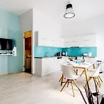 Luxury Apartment *